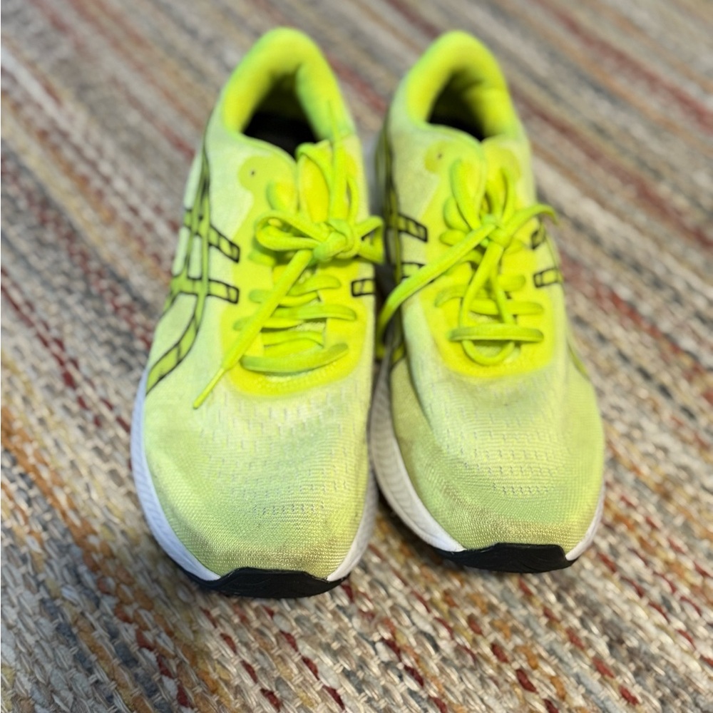 Barely worn - ASICS gel excite ~ size 9